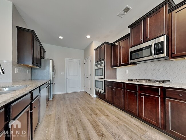 Photo - 409 Atlas Ct