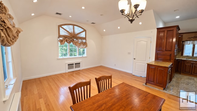Bright Whitestone 3-Bedroom with Vaulted Ceilings & a Covered Balcony