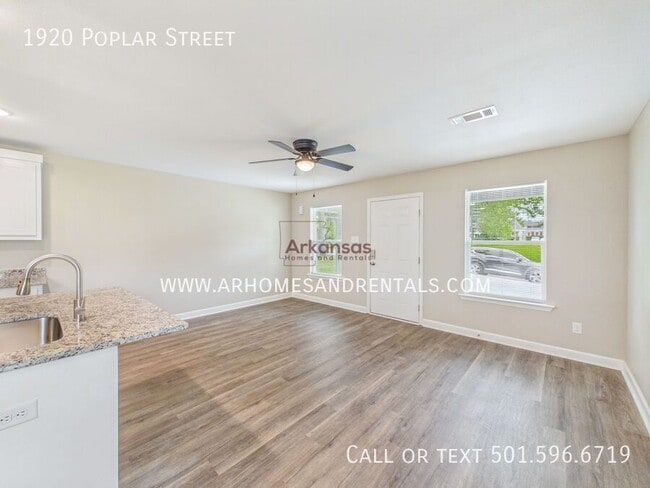 Photo - 1920 N Poplar St