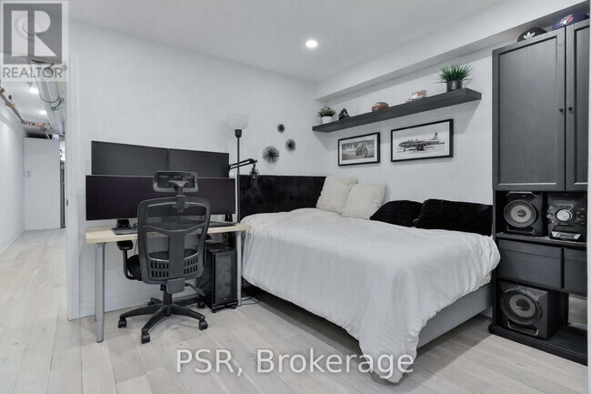 Photo - 1171 Dundas St W