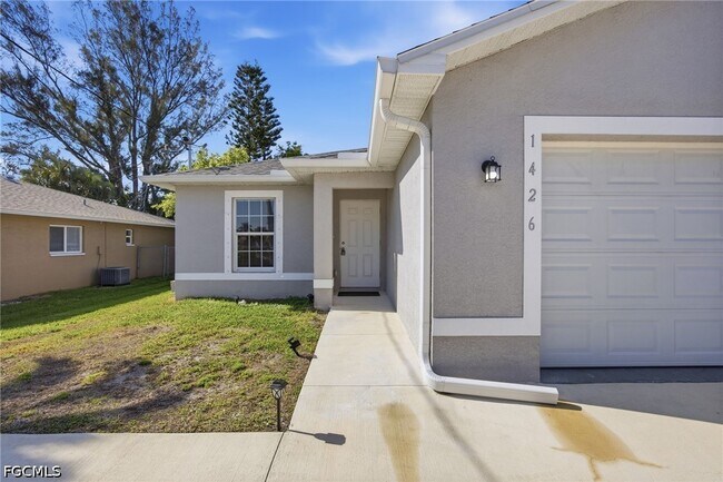 1426-1428 Cape Coral Pkwy W