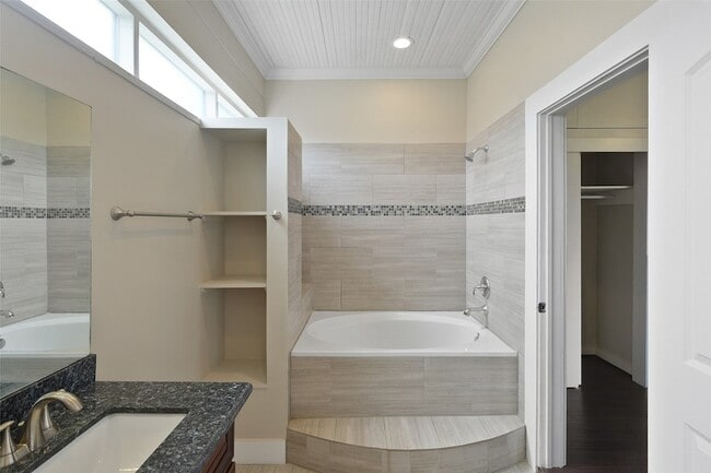 Photo - 309 Pecore St