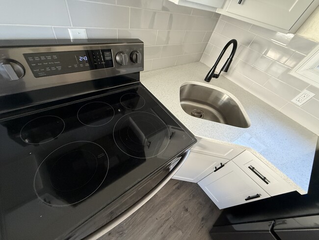Photo - 182 Ashford Ave Unit Apt 2