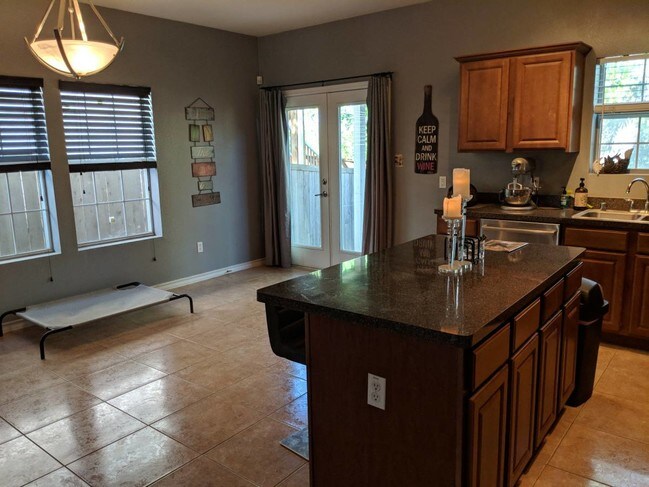 Photo - 826 N Beckley Ave