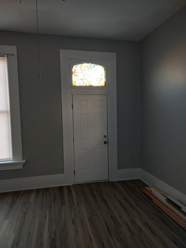 Entry - 1024 Columbia St