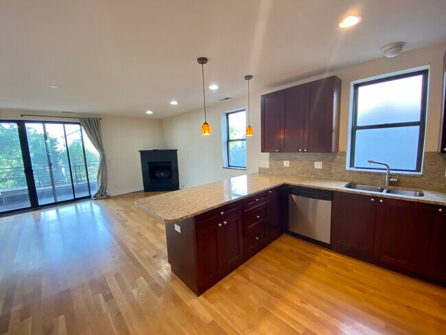 Photo - 1825 N California Ave Unidad 4