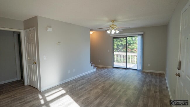 Cedar Rock 3 Bedroom Living Room - Apartments on 20th