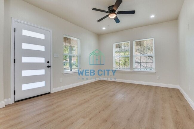 Photo - 4900 Leland Ave