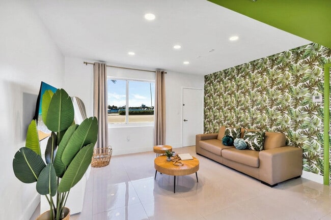 Building Photo - 809 S Ocean Dr