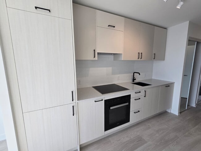 Building Photo - 1 Quarrington Ln Unit 2-Bed