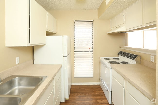 2 BR 1 BA- Kitchen - Windmill Apartments