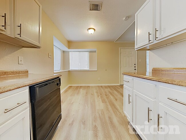 Photo - 6511 Grey Oaks Dr