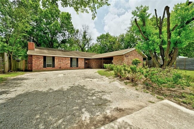 Photo - 2009 Greenbrook Pkwy