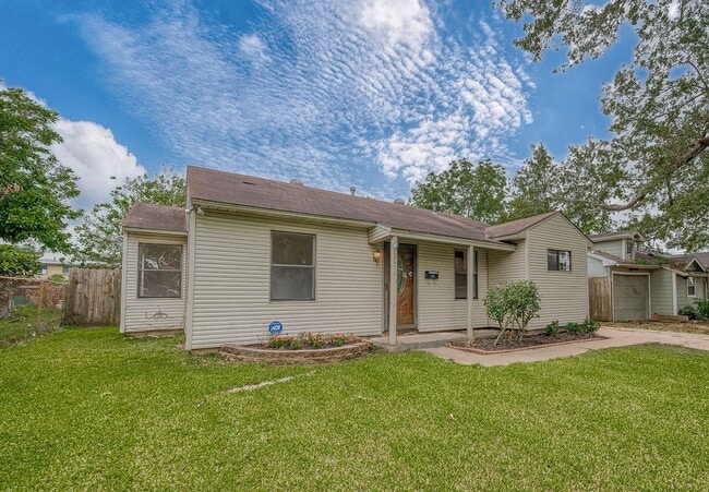 Photo - For Lease | 3 Bed, 1 Bath | 1,199 Sq Ft | ...