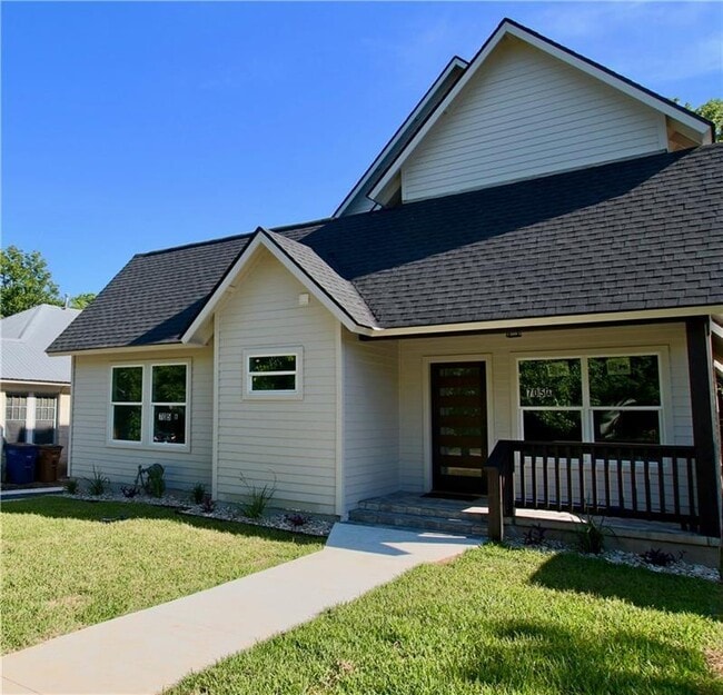 Building Photo - 705 Harris Ave