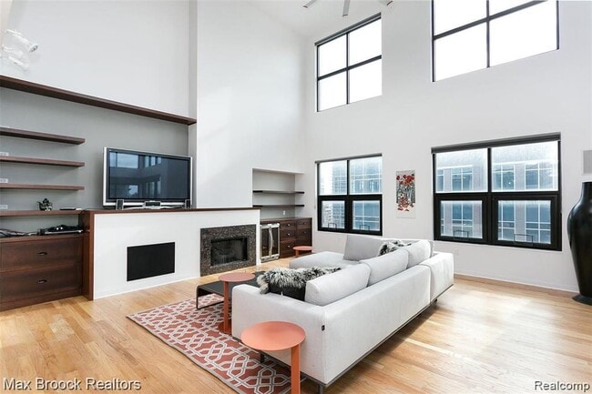 Photo - 100 N Center St Unit 301