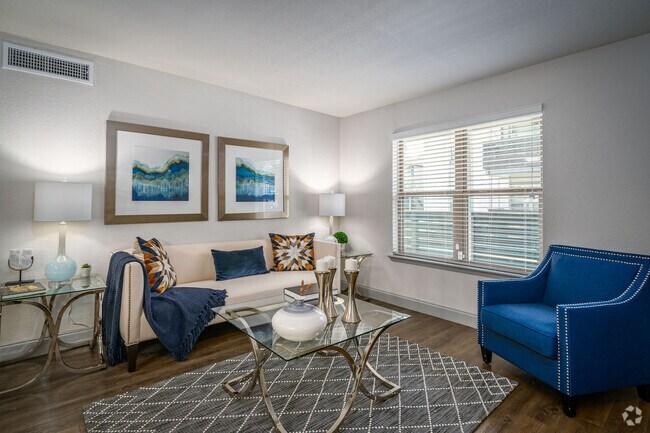1BR, 1BA - 800SF