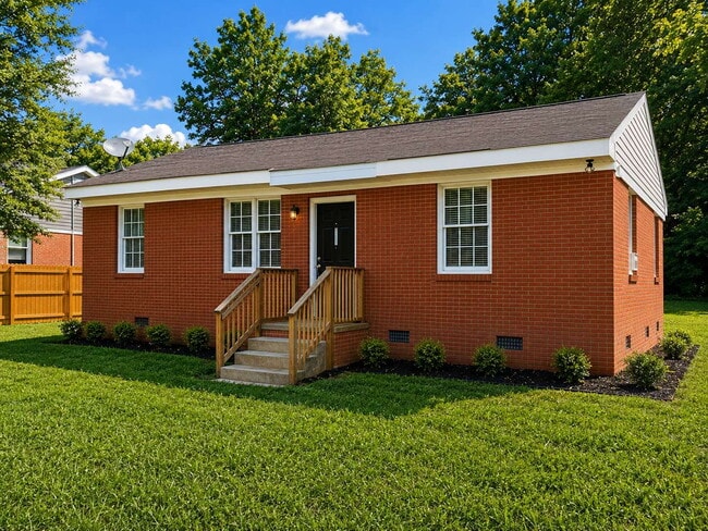 Building Photo - 1502 Woodmere Dr