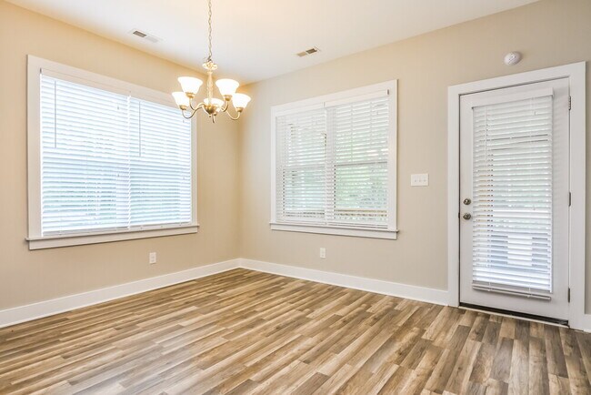 Photo - 75 Wood Green Dr