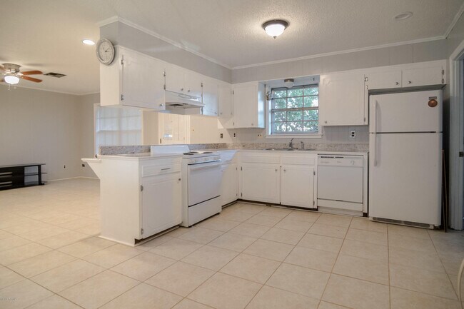 Photo - 111 Valencia Dr