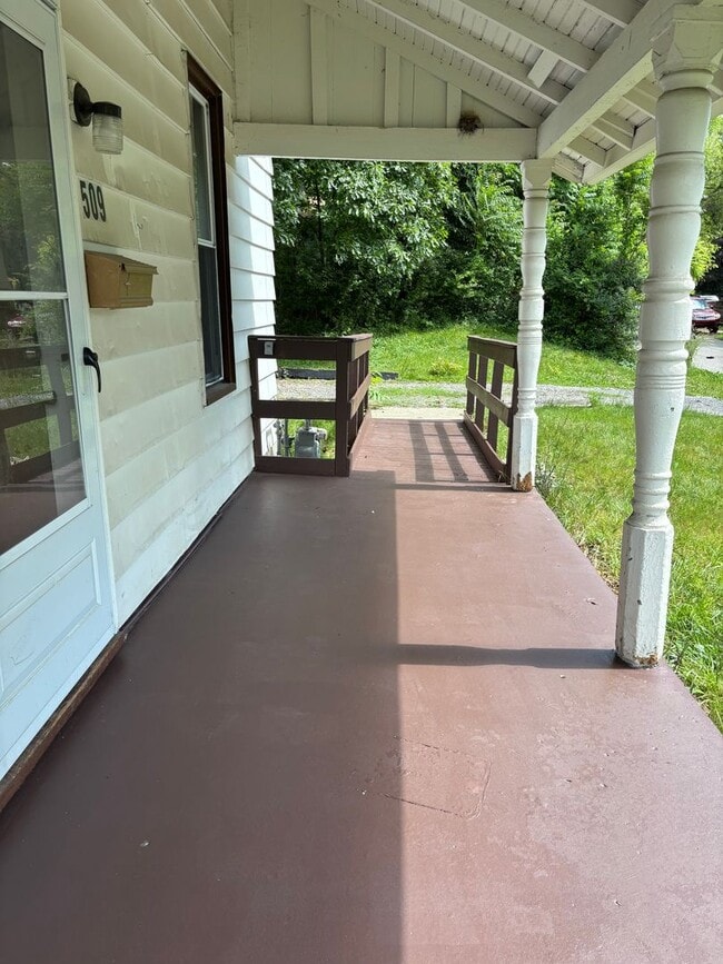 Photo - 2 Bdrm 1st Floor Bath Secluded Yard
