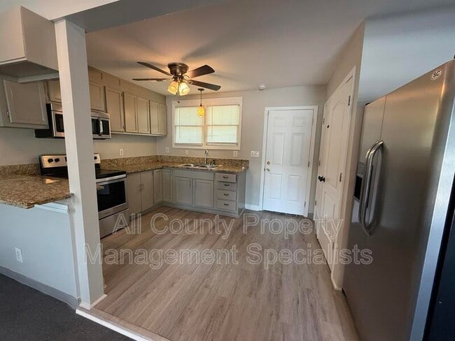 Photo - 1301 Pineview Dr