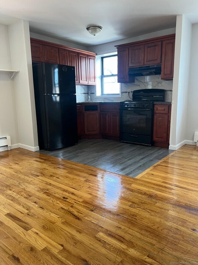 Building Photo - 158 Magnolia St Unit C2