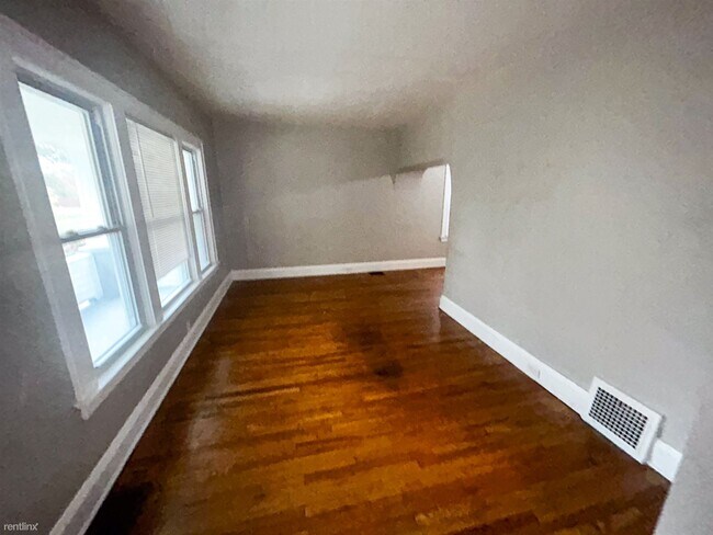 2 br, 1 bath Duplex - 390 East 162nd Stree... - 2 br, 1 bath Duplex - 390 East 162nd Stree...