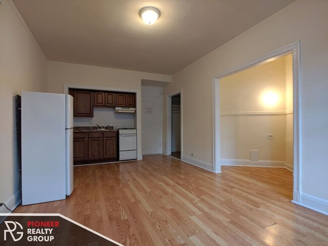 Building Photo - 2779 N Milwaukee Ave Unit 136
