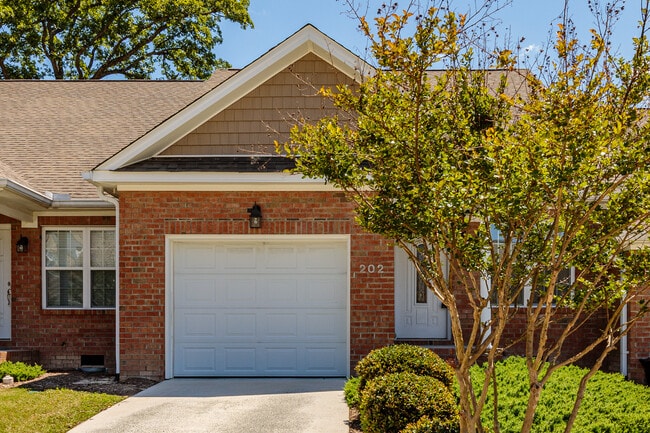 Photo - 202 Clover Ct