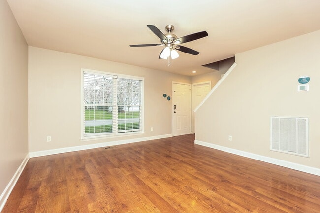 Photo - 2853 Sutherland Dr