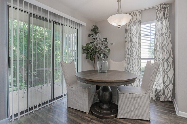 Dining Area - Autumn Ridge