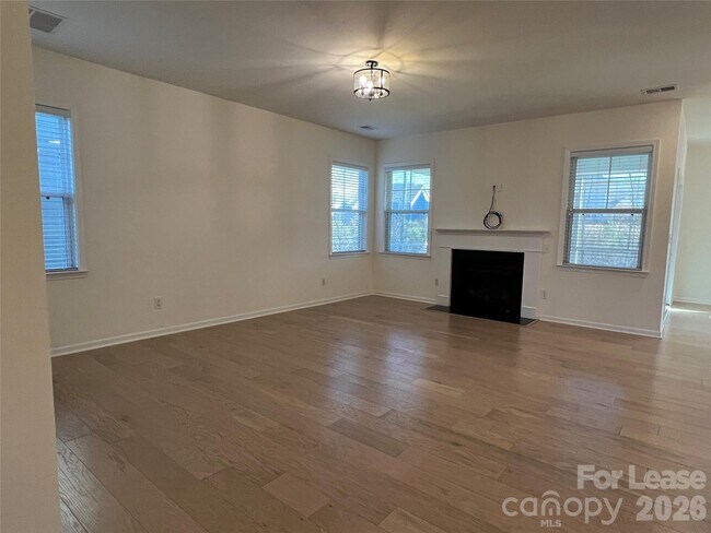 Photo - 5016 Britannia Blvd