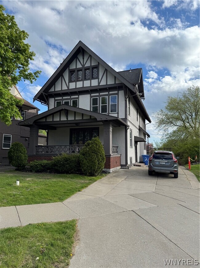 Building Photo - 2 Agassiz Cir