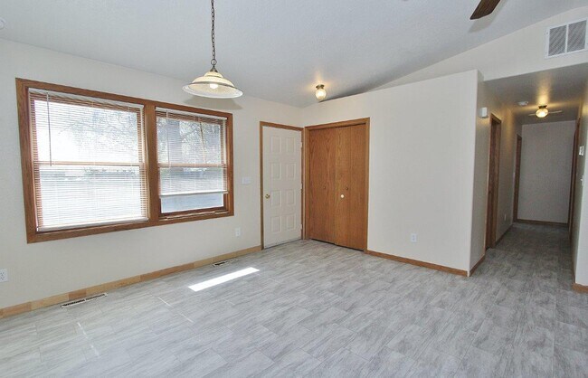 Photo - 1020 S Hayes Ave