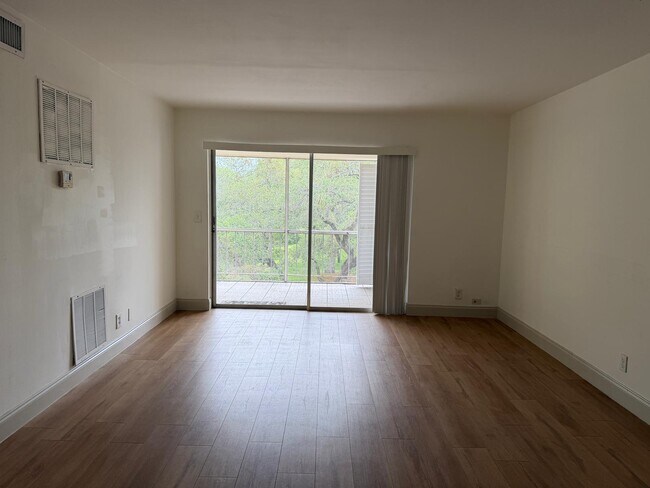 Photo - 644 NW 13th St Unidad 310