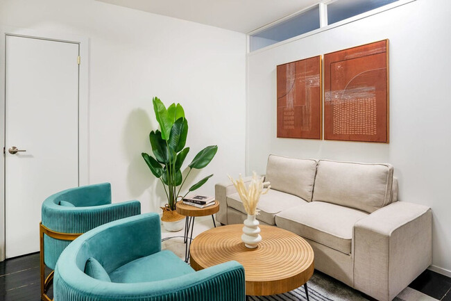 Building Photo - 444 W 48th St Rental