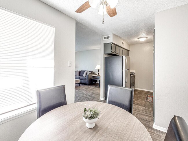 Diamond  Trail Apartments