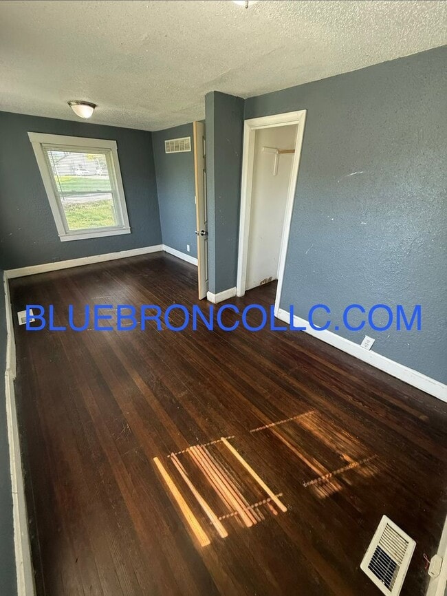 Photo - Cozy 1 bedroom house with a lot to offer