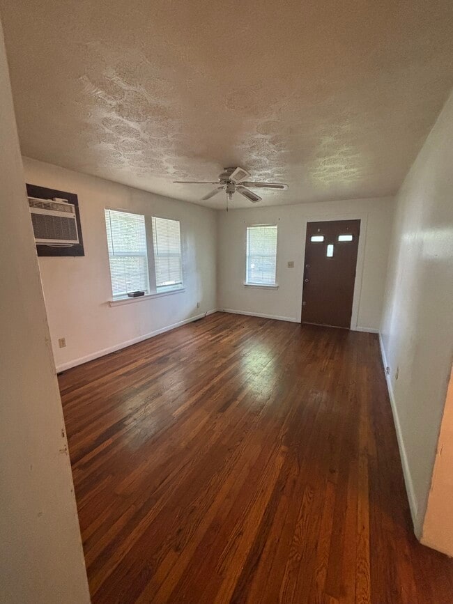 Photo - 2156 W High St