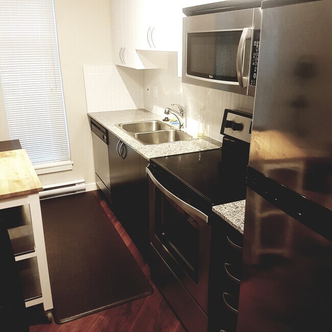 Photo - 13768 108 Av Unit Quattro 3