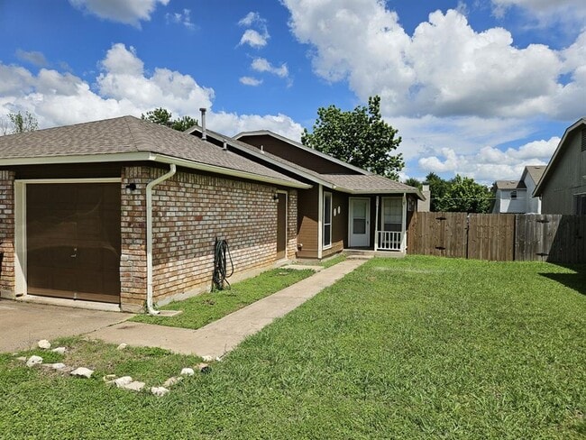 Building Photo - 805 Lexington Rd