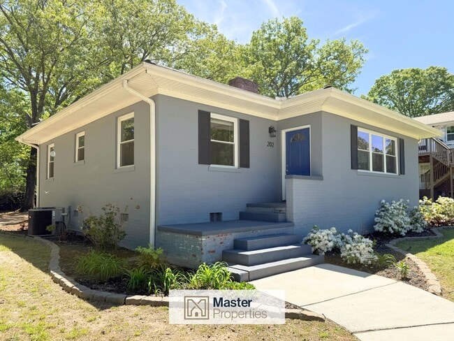 Building Photo - 202 Mayflower St