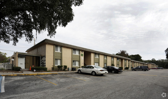 Arbor Oaks Apartments - 122 West Apartments