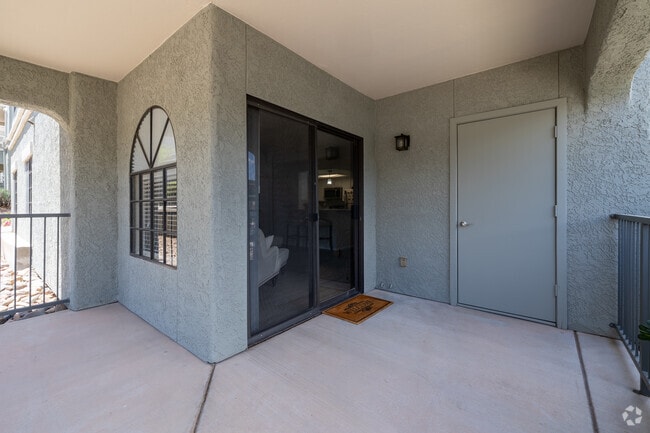 2BR, 2BA - 1,000SF - Patio