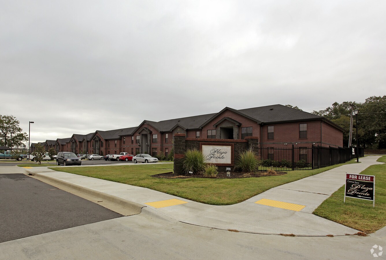 Plaza Pointe Apartments - Plaza Pointe Apartments