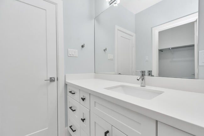 Building Photo - 3310 Pease St