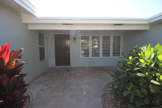 2548 SE 14th St