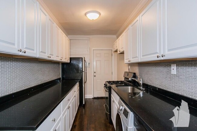 Photo - 724 W Roscoe St Condo