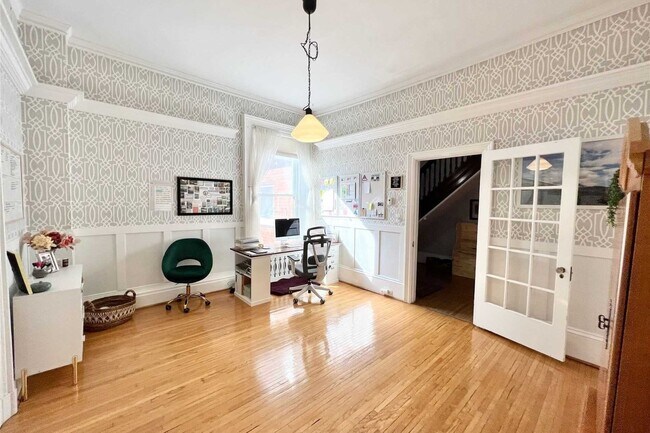 Photo - 215 Charles St